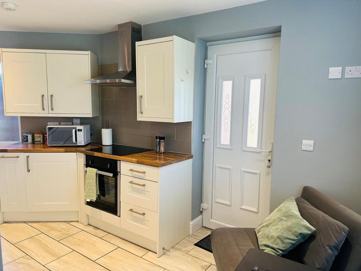 Large Contractors House Near Lhr 5 Ensuites Br Free Parking *
