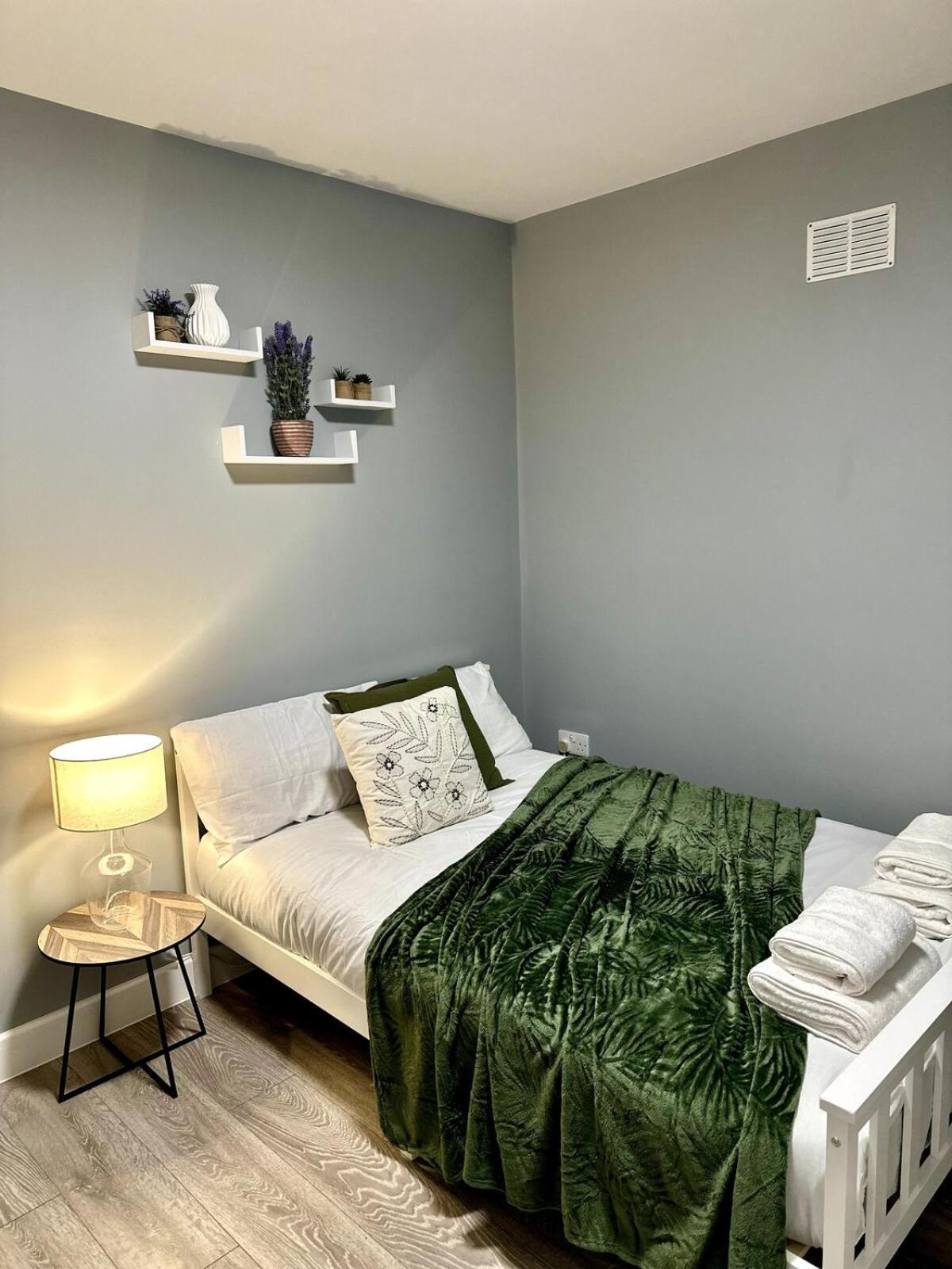 Apartment Large Contractors House Near Lhr 5 Ensuites Br Free Parking