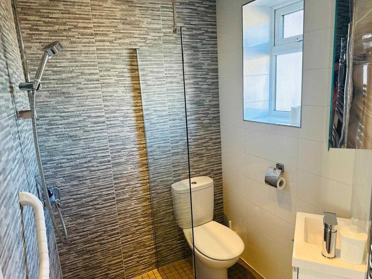 Large Contractors House Near Lhr 5 Ensuites Br Free Parking