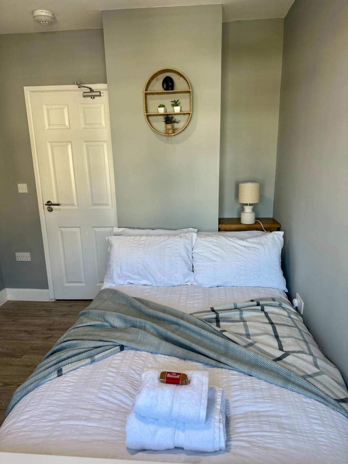 Apartment Large Contractors House Near Lhr 5 Ensuites Br Free Parking