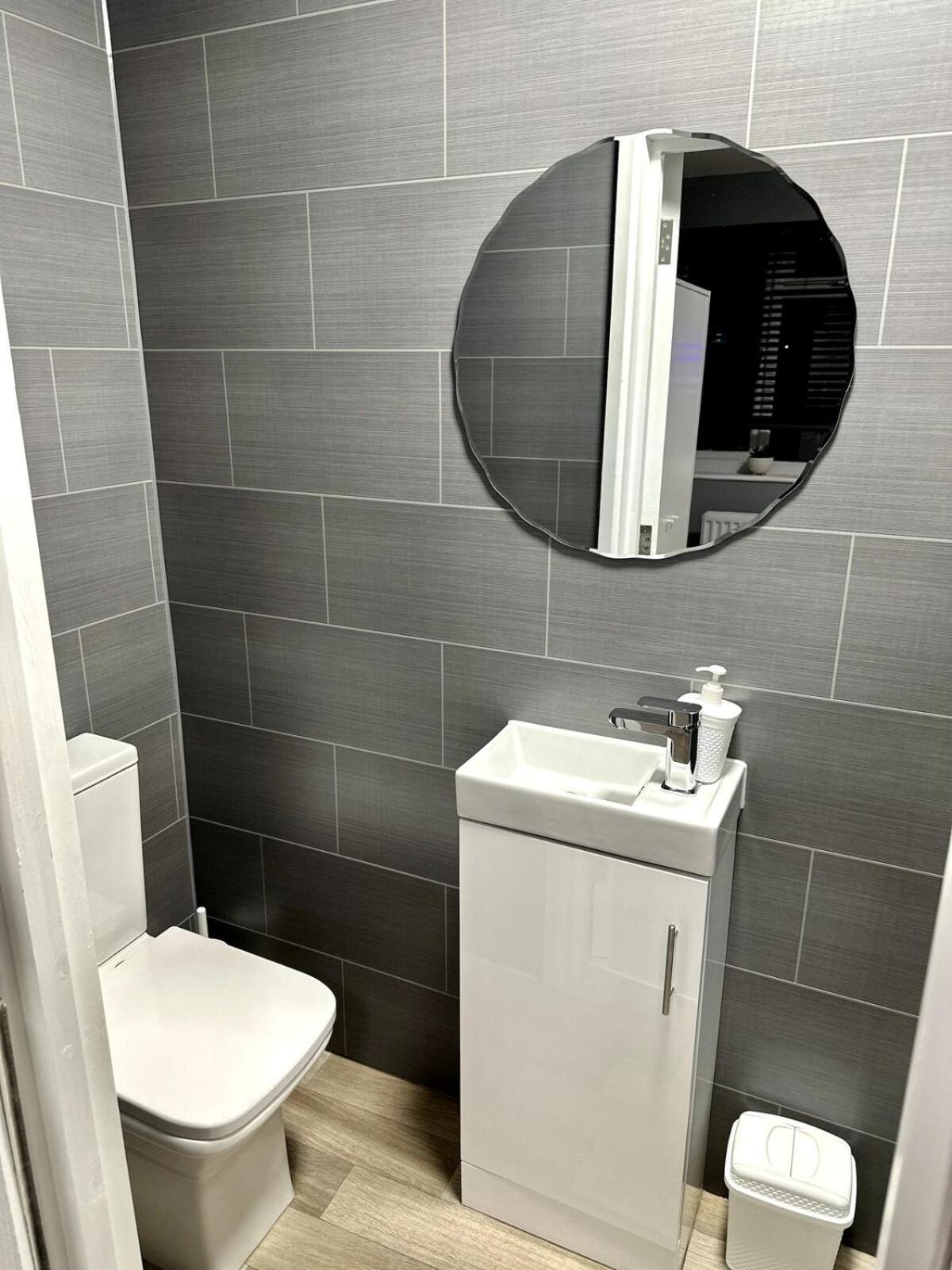 Large Contractors House Near Lhr 5 Ensuites Br Free Parking * Northolt (Greater London)