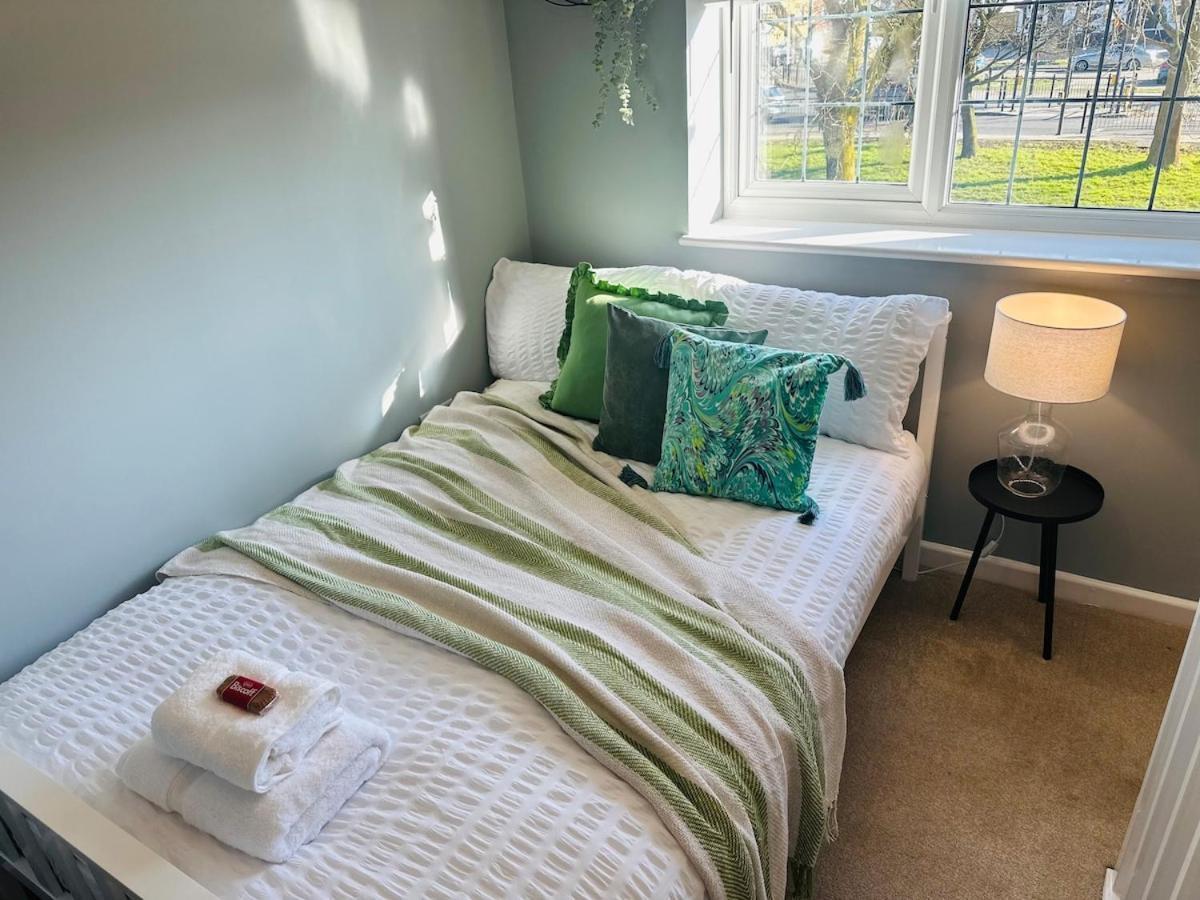 Large Contractors House Near Lhr 5 Ensuites Br Free Parking