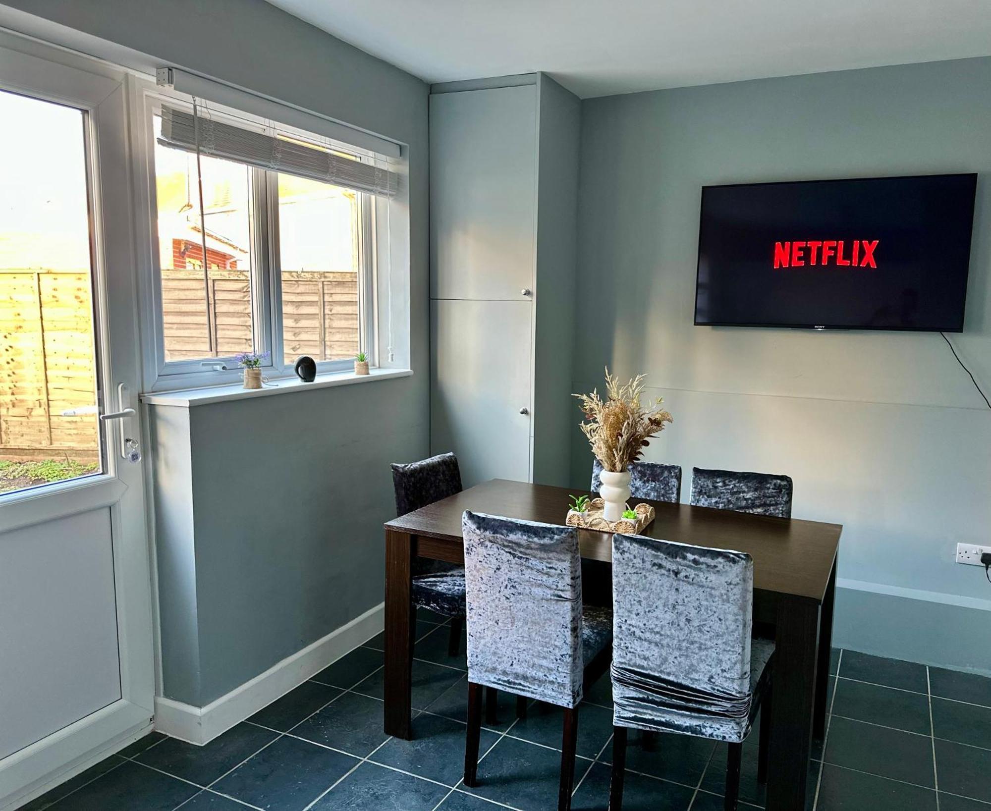 Apartment Large Contractors House Near Lhr 5 Ensuites Br Free Parking Northolt (Greater London)